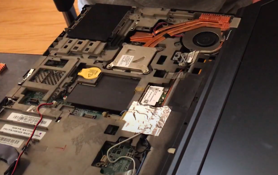 Opening up the T420 to change the Wifi Card